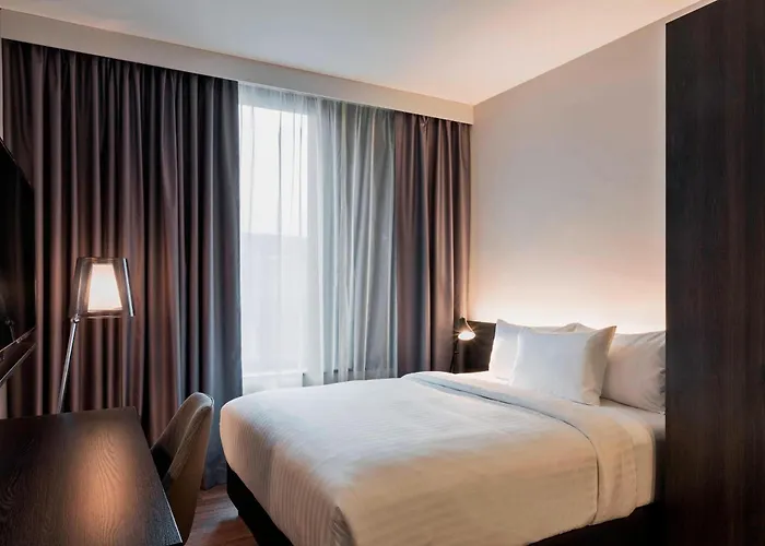 By Marriott Frankfurt Center מלון