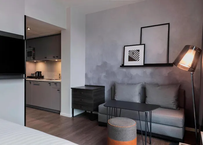 מלון By Marriott Frankfurt Center 4*