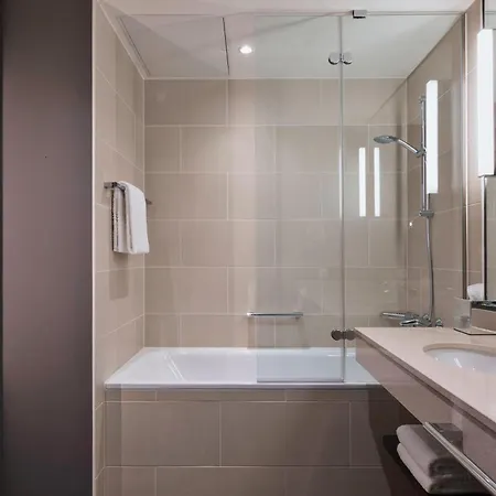 By Marriott Frankfurt Center מלון