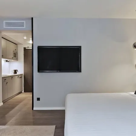 Hotel By Marriott Frankfurt Center 4*