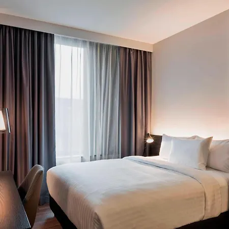 By Marriott Frankfurt Center فندق