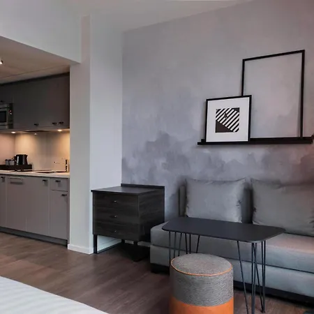 מלון By Marriott Frankfurt Center 4*