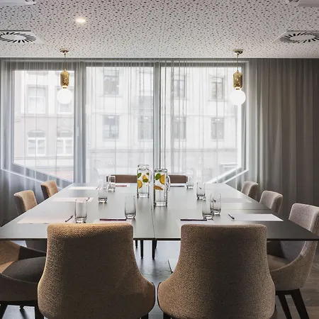 By Marriott Frankfurt Center מלון