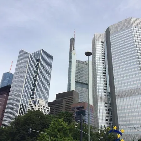 By Marriott Frankfurt Center فندق 4*