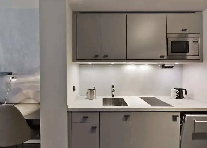 By Marriott Frankfurt Center Hotel 4*