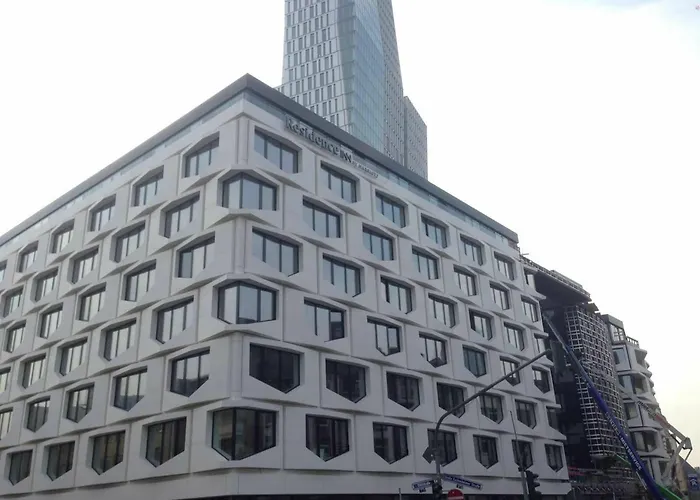 Hotel By Marriott Frankfurt Center 4*